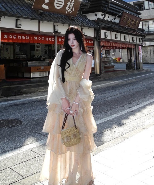 Aelina(エリナ)の「花柄ワンピース(ワンピース・レディース・ベージュ/イエロー・FREE)」の12枚目の写真