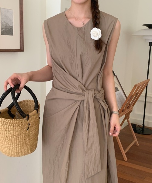 YUGA(ユーガ)の「YUGA_YGMC Korean-style Slit Side Twist Long Dress(ワンピース・レディース・カーキ・FREE)」の1枚目の写真