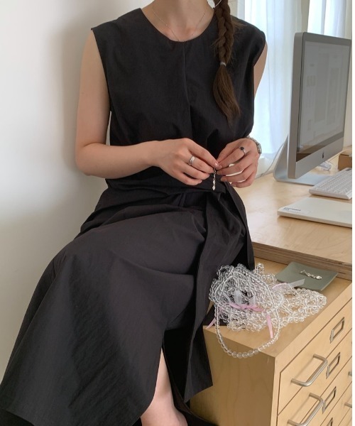 YUGA(ユーガ)の「YUGA_YGMC Korean-style Slit Side Twist Long Dress(ワンピース・レディース・カーキ・FREE)」の6枚目の写真