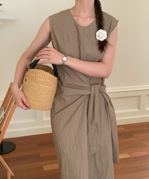 YUGA(ユーガ)の「YUGA_YGMC Korean-style Slit Side Twist Long Dress(ワンピース・レディース・カーキ・FREE)」の20枚目の写真