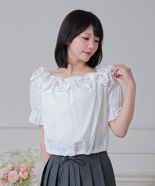 Anely(アネリー)の「Anely オフショル フリル パフスリーブ ショート ブラウス(シャツ/ブラウス・レディース・イエロー/ブラック/ホワイト・FREE)」の2枚目の写真