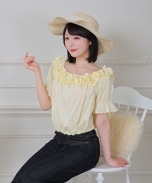 Anely(アネリー)の「Anely オフショル フリル パフスリーブ ショート ブラウス(シャツ/ブラウス・レディース・イエロー/ブラック/ホワイト・FREE)」の3枚目の写真