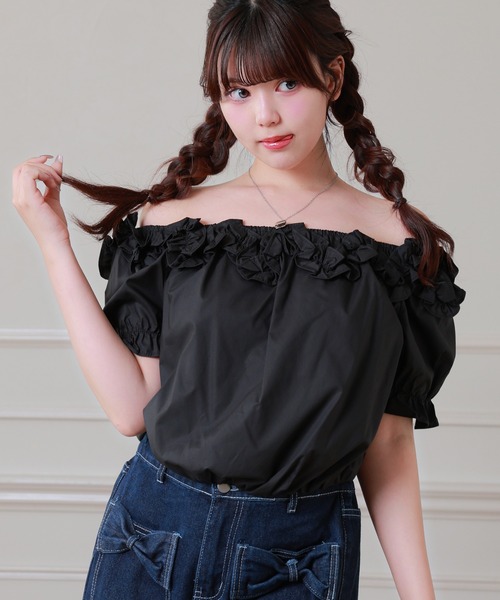 Anely(アネリー)の「Anely オフショル フリル パフスリーブ ショート ブラウス(シャツ/ブラウス・レディース・イエロー/ブラック/ホワイト・FREE)」の4枚目の写真