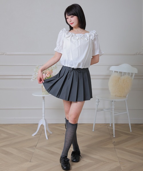 Anely(アネリー)の「Anely オフショル フリル パフスリーブ ショート ブラウス(シャツ/ブラウス・レディース・イエロー/ブラック/ホワイト・FREE)」の11枚目の写真