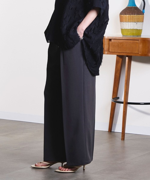 ROSE BUD(ローズバッド)の「TUCK EASY SLACKS(スラックス・レディース・チャコールグレー/ブラウン・S/M)」の4枚目の写真