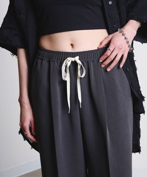 ROSE BUD(ローズバッド)の「TUCK EASY SLACKS(スラックス・レディース・チャコールグレー/ブラウン・S/M)」の9枚目の写真
