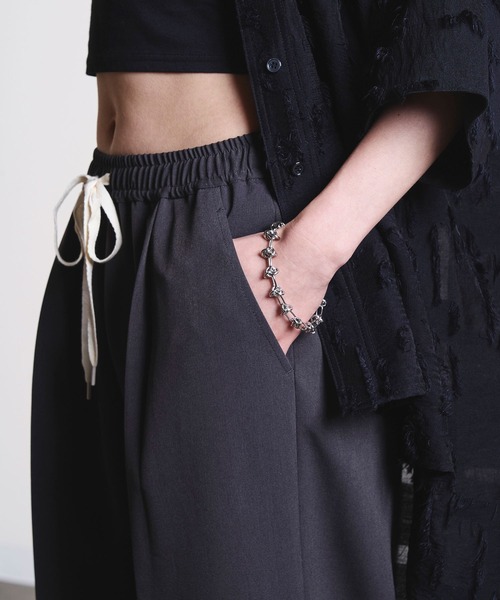 ROSE BUD(ローズバッド)の「TUCK EASY SLACKS(スラックス・レディース・チャコールグレー/ブラウン・S/M)」の10枚目の写真