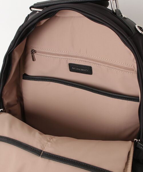 MAISON mou（メゾンムー）の「【 NATURAL BEAUTY BAG & WALLET 】 ミラ バックパック/リュック A4収納 撥水 多機能（バックパック/リュック・レディース・ベージュ/ブラック・FREE）」の5枚目の写真
