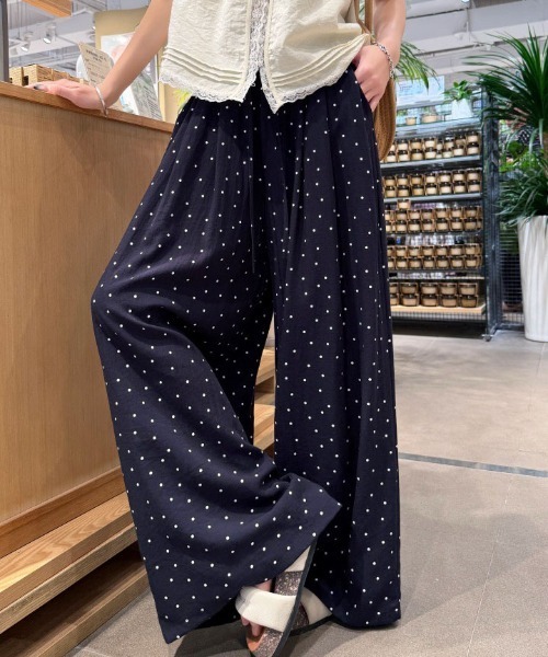 &soiree(アンドソワレ)の「リネンライクドット柄イージーワイドパンツ(その他パンツ・レディース・グレー/ネイビー/ホワイト・SMALL/MEDIUM/LARGE/X-LARGE)」の3枚目の写真