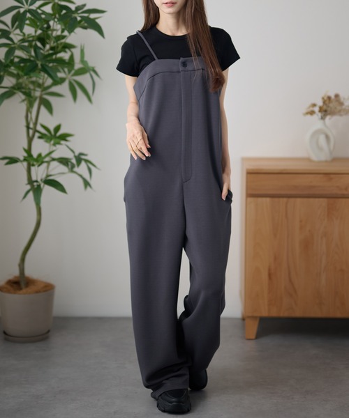 DAYRA(デイラ)の「バックV ダブルポケット ストレッチ サロペット パンツ(サロペット/オーバーオール・レディース・ブラック/ダークグレー/ネイビー・FREE)」の2枚目の写真