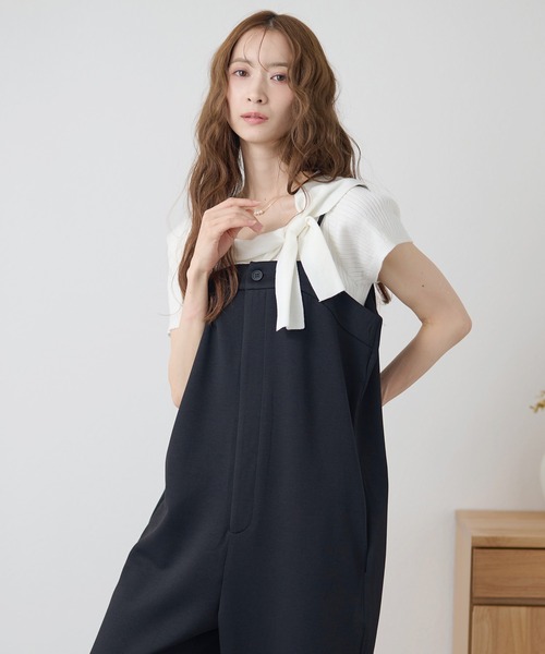DAYRA(デイラ)の「バックV ダブルポケット ストレッチ サロペット パンツ(サロペット/オーバーオール・レディース・ブラック/ダークグレー/ネイビー・FREE)」の4枚目の写真