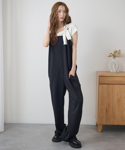DAYRA(デイラ)の「バックV ダブルポケット ストレッチ サロペット パンツ(サロペット/オーバーオール・レディース・ブラック/ダークグレー/ネイビー・FREE)」の8枚目の写真