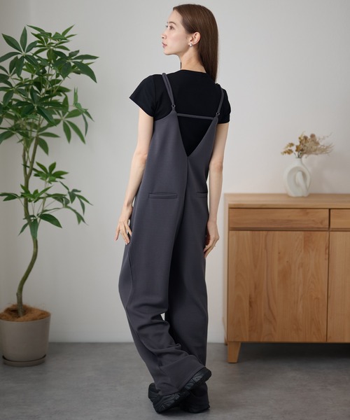 DAYRA(デイラ)の「バックV ダブルポケット ストレッチ サロペット パンツ(サロペット/オーバーオール・レディース・ブラック/ダークグレー/ネイビー・FREE)」の11枚目の写真