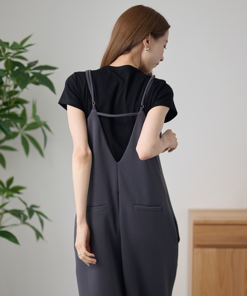 DAYRA(デイラ)の「バックV ダブルポケット ストレッチ サロペット パンツ(サロペット/オーバーオール・レディース・ブラック/ダークグレー/ネイビー・FREE)」の12枚目の写真