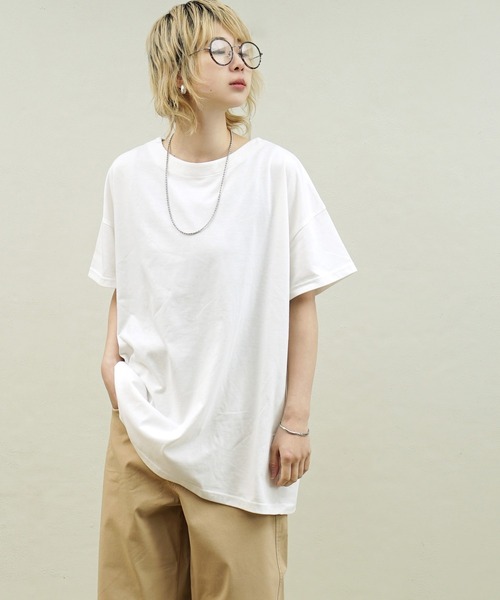 zootie(ズーティー)の「URBAN PLUS オーバーカットソー(Tシャツ/カットソー・レディース・ネイビー/ダークグリーン/ライトベージュ/スモークピンク/グレイッシュベージュ/テラコッタ/グレイッシュブルー/アイボリー/チャコール/ブラック/ライトブルー/ブラウン系その他/オフホワイト・フリー)」の2枚目の写真