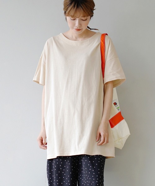 zootie(ズーティー)の「URBAN PLUS オーバーカットソー(Tシャツ/カットソー・レディース・ネイビー/ダークグリーン/ライトベージュ/スモークピンク/グレイッシュベージュ/テラコッタ/グレイッシュブルー/アイボリー/チャコール/ブラック/ライトブルー/ブラウン系その他/オフホワイト・フリー)」の8枚目の写真