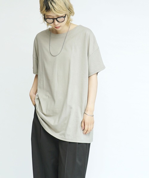 zootie(ズーティー)の「URBAN PLUS オーバーカットソー(Tシャツ/カットソー・レディース・ネイビー/ダークグリーン/ライトベージュ/スモークピンク/グレイッシュベージュ/テラコッタ/グレイッシュブルー/アイボリー/チャコール/ブラック/ライトブルー/ブラウン系その他/オフホワイト・フリー)」の9枚目の写真