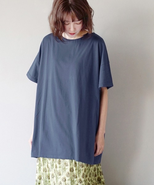 zootie(ズーティー)の「URBAN PLUS オーバーカットソー(Tシャツ/カットソー・レディース・ネイビー/ダークグリーン/ライトベージュ/スモークピンク/グレイッシュベージュ/テラコッタ/グレイッシュブルー/アイボリー/チャコール/ブラック/ライトブルー/ブラウン系その他/オフホワイト・フリー)」の12枚目の写真