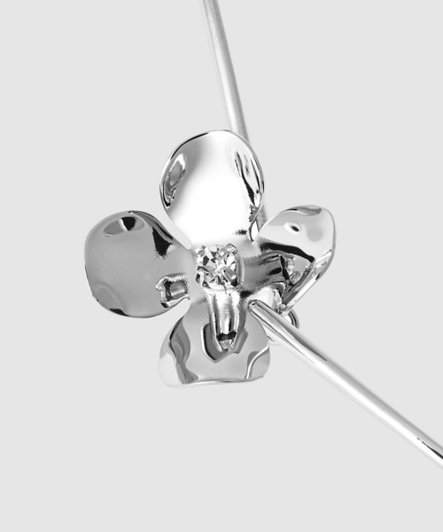 MARNI(マルニ)の「FLOWER NECKLACE / デイジー(ネックレス・レディース・シルバー・ONE SIZE)」の2枚目の写真
