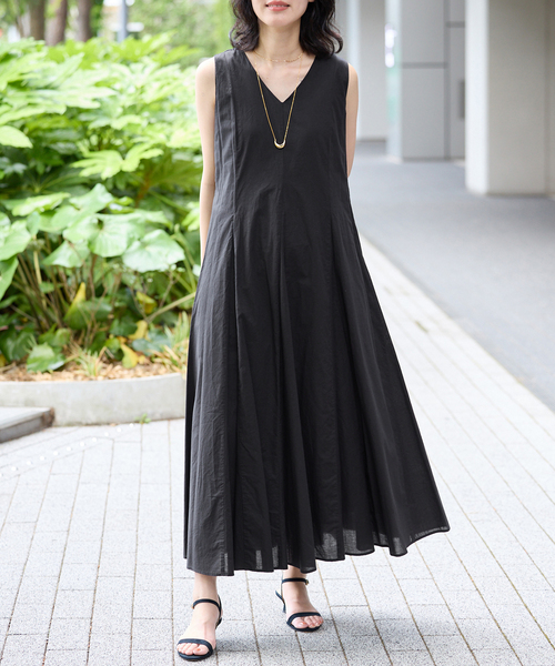 SLOBE IENA(スローブイエナ)の「コットンエアリーVネックフレアワンピース(ワンピース・レディース・ブルー系その他/ベージュ/ブラック・36/38)」の10枚目の写真