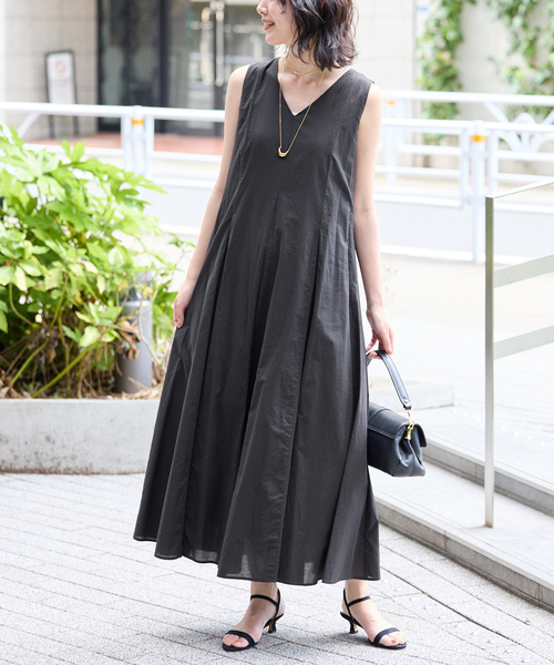 SLOBE IENA(スローブイエナ)の「コットンエアリーVネックフレアワンピース(ワンピース・レディース・ブルー系その他/ベージュ/ブラック・36/38)」の11枚目の写真