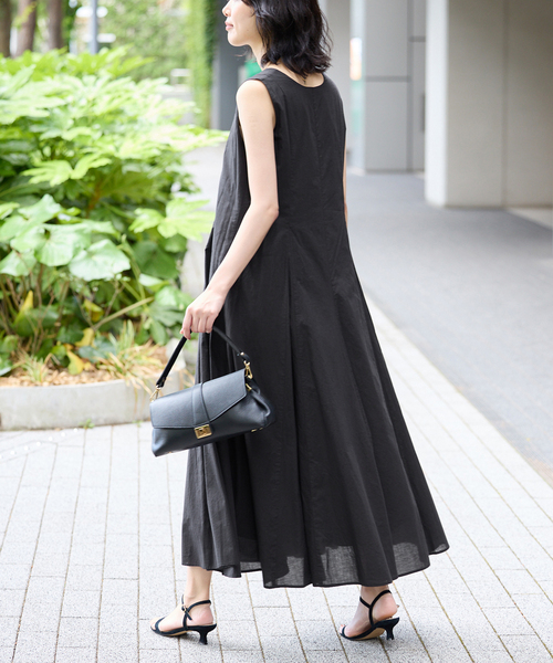 SLOBE IENA(スローブイエナ)の「コットンエアリーVネックフレアワンピース(ワンピース・レディース・ブルー系その他/ベージュ/ブラック・36/38)」の14枚目の写真