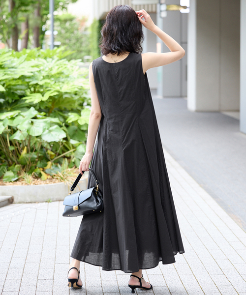SLOBE IENA(スローブイエナ)の「コットンエアリーVネックフレアワンピース(ワンピース・レディース・ブルー系その他/ベージュ/ブラック・36/38)」の16枚目の写真