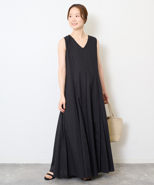 SLOBE IENA(スローブイエナ)の「コットンエアリーVネックフレアワンピース(ワンピース・レディース・ブルー系その他/ベージュ/ブラック・36/38)」の17枚目の写真