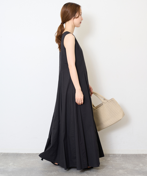 SLOBE IENA(スローブイエナ)の「コットンエアリーVネックフレアワンピース(ワンピース・レディース・ブルー系その他/ベージュ/ブラック・36/38)」の22枚目の写真