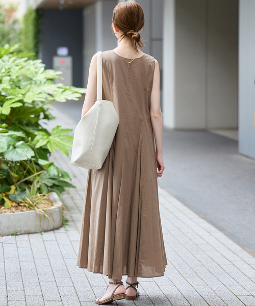 SLOBE IENA(スローブイエナ)の「コットンエアリーVネックフレアワンピース(ワンピース・レディース・ブルー系その他/ベージュ/ブラック・36/38)」の5枚目の写真