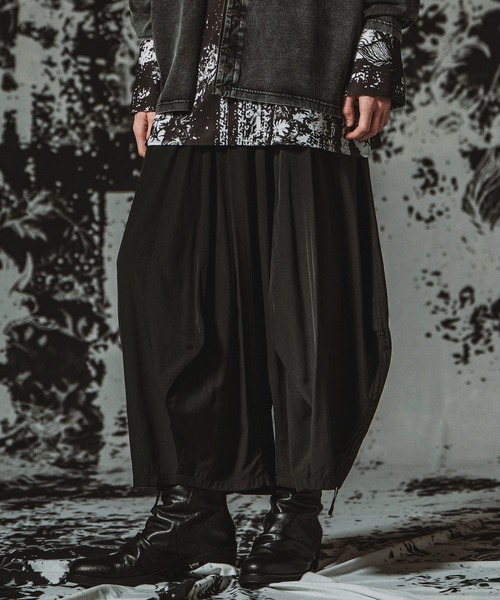 NO ID.(ノーアイディ)の「【NO ID.】3D Gather Baggy Trousers / 3Dギャザーバギートラウザーズ(その他パンツ・メンズ・ブラック/その他22/その他23・1/2)」の4枚目の写真