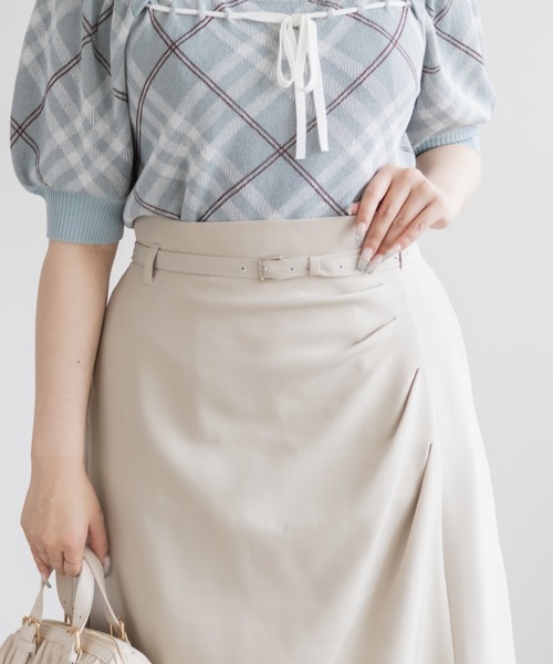 CLETTE(クレット)の「ベルト付きタックデザインスカート(スカート・レディース・ブラック/グレイッシュベージュ/グレー・LL/4L/3L)」の13枚目の写真