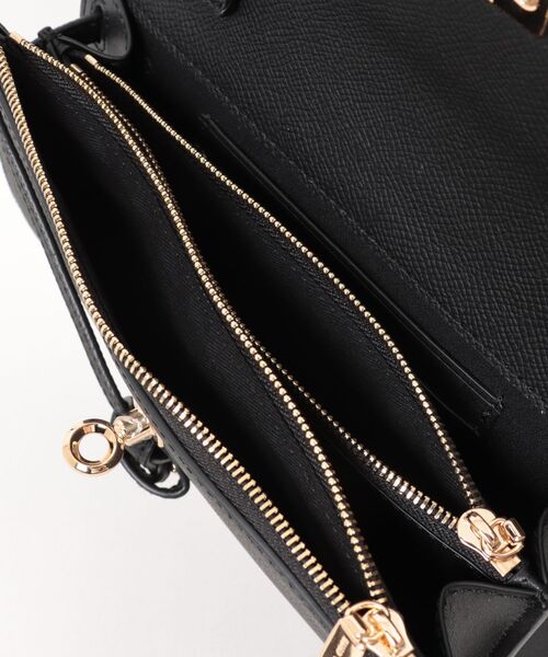 CHARLES & KEITH(チャールズ & キース)の「Tricha トリチャ ノットベルト クロスボディバッグ(ボディバッグ/ウエストポーチ・レディース・ブラック/ベージュ系その他6・XS)」の4枚目の写真