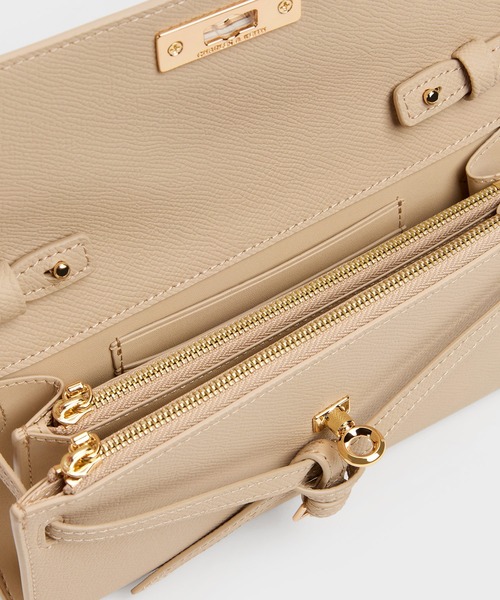 CHARLES & KEITH(チャールズ & キース)の「Tricha トリチャ ノットベルト クロスボディバッグ(ボディバッグ/ウエストポーチ・レディース・ブラック/ベージュ系その他6・XS)」の8枚目の写真