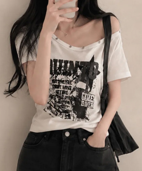 VIVID LADY(ビビッドレディー)の「アシンメトリーメタルネック 半袖Tシャツ(Tシャツ/カットソー・レディース・ホワイト/ライトグレー/レッド/ブラック/ネイビー・FREE)」の1枚目の写真