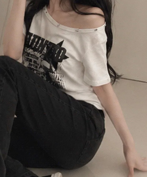 VIVID LADY(ビビッドレディー)の「アシンメトリーメタルネック 半袖Tシャツ(Tシャツ/カットソー・レディース・ホワイト/ライトグレー/レッド/ブラック/ネイビー・FREE)」の8枚目の写真
