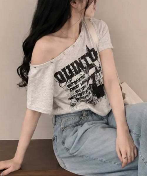 VIVID LADY(ビビッドレディー)の「アシンメトリーメタルネック 半袖Tシャツ(Tシャツ/カットソー・レディース・ホワイト/ライトグレー/レッド/ブラック/ネイビー・FREE)」の22枚目の写真