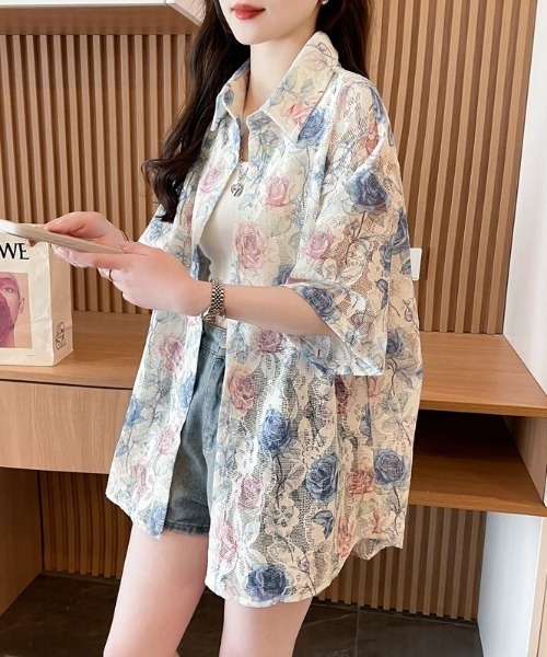 AMAJI(アマジ)の「プラスサイズ 小花柄 半袖シャツジャケット(シャツ/ブラウス・レディース・ライトブルー/ライトピンク・MEDIUM/LARGE/X-LARGE)」の3枚目の写真