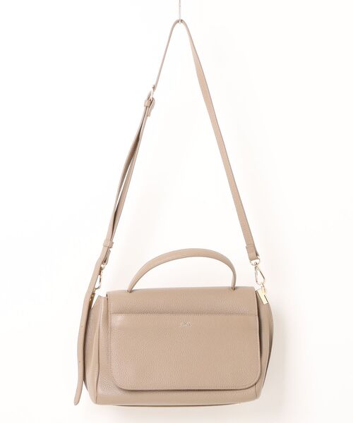 Beau're(ヴュレ)の「【BEAURE】カウレザー 2wayフラップショルダーバッグ B-26330(ショルダーバッグ・レディース・ブラウン/ライトイエロー/グレイッシュベージュ/ワイン/アイボリー/ブラック・FREE)」の4枚目の写真
