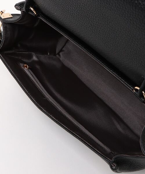 Beau're(ヴュレ)の「【BEAURE】カウレザー 2wayフラップショルダーバッグ B-26330(ショルダーバッグ・レディース・ブラウン/ライトイエロー/グレイッシュベージュ/ワイン/アイボリー/ブラック・FREE)」の9枚目の写真