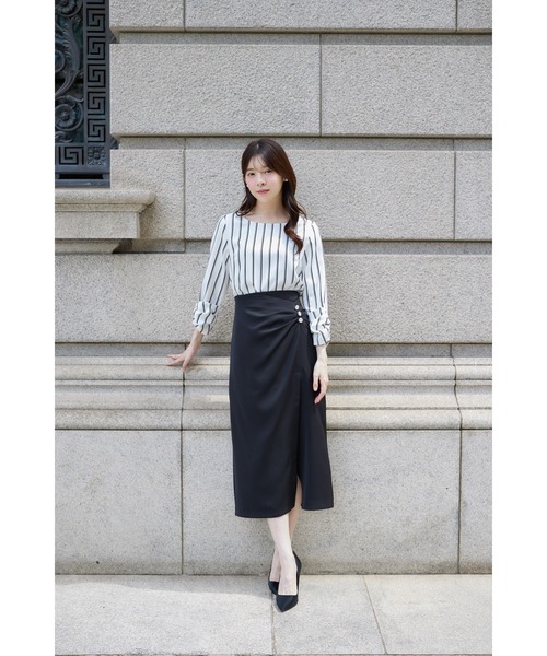 tocco closet(トッコ クローゼット)の「ビジュー付きドレープタックタイトスカート(スカート・レディース・モカ/ブラック・M)」の3枚目の写真