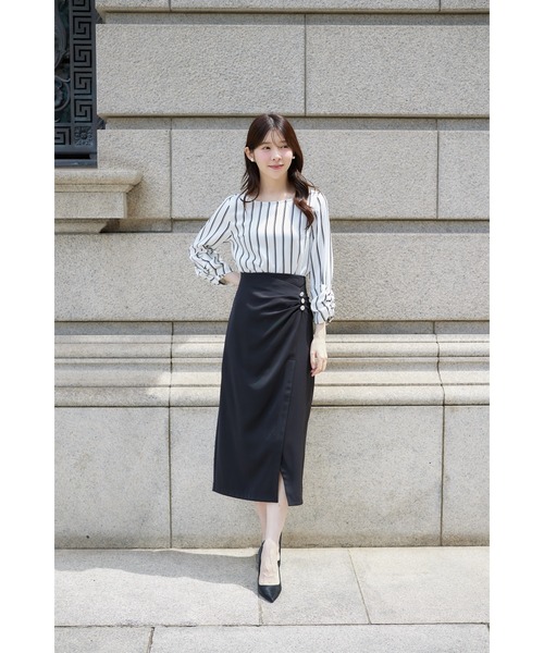 tocco closet(トッコ クローゼット)の「ビジュー付きドレープタックタイトスカート(スカート・レディース・モカ/ブラック・M)」の5枚目の写真