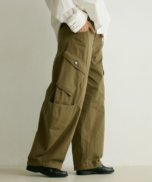 PBLIM(ページボーイリム)の「《UNISEX》ボリュームワイドカーゴパンツ(カーゴパンツ・レディース・ブラック/カーキ・LARGE/MEDIUM)」の2枚目の写真