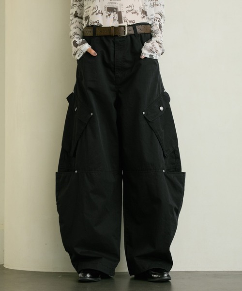 PBLIM(ページボーイリム)の「《UNISEX》ボリュームワイドカーゴパンツ(カーゴパンツ・レディース・ブラック/カーキ・LARGE/MEDIUM)」の1枚目の写真