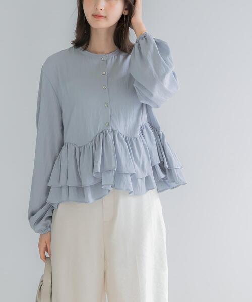 URBAN RESEARCH ROSSO WOMEN(アーバンリサーチ ロッソ)の「『WEB限定』フリルヘムブラウス(シャツ/ブラウス・レディース・ブルー系その他/ブラック/オフホワイト・FREE)」の1枚目の写真
