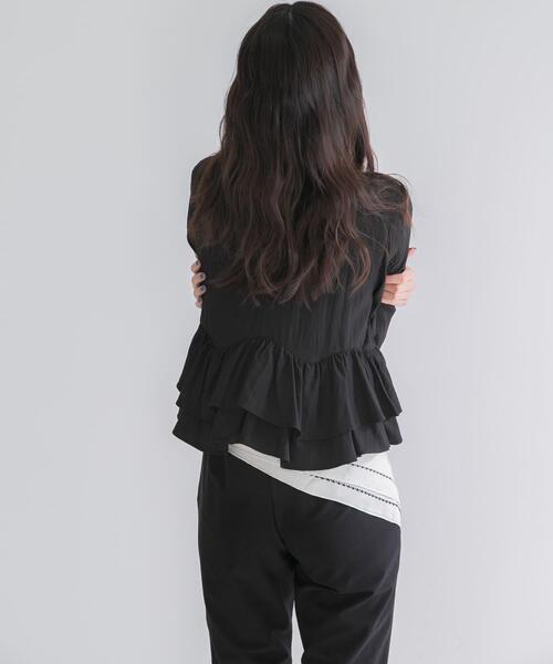 URBAN RESEARCH ROSSO WOMEN(アーバンリサーチ ロッソ)の「『WEB限定』フリルヘムブラウス(シャツ/ブラウス・レディース・ブルー系その他/ブラック/オフホワイト・FREE)」の13枚目の写真