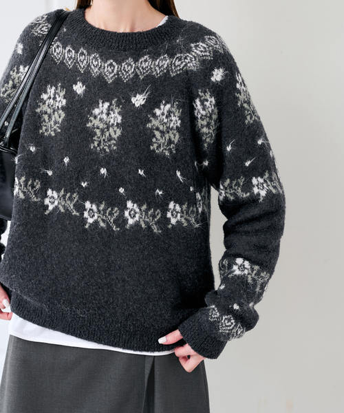 U by SPICK&SPAN(ユーバイスピックアンドスパン)の「フラワーモチーフフェザージャガードニット(ニット/セーター・レディース・チャコールグレー/ボルドー・FREE)」の21枚目の写真