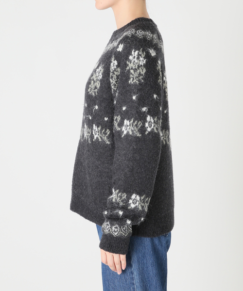 U by SPICK&SPAN(ユーバイスピックアンドスパン)の「フラワーモチーフフェザージャガードニット(ニット/セーター・レディース・チャコールグレー/ボルドー・FREE)」の8枚目の写真
