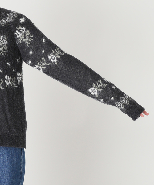 U by SPICK&SPAN(ユーバイスピックアンドスパン)の「フラワーモチーフフェザージャガードニット(ニット/セーター・レディース・チャコールグレー/ボルドー・FREE)」の11枚目の写真