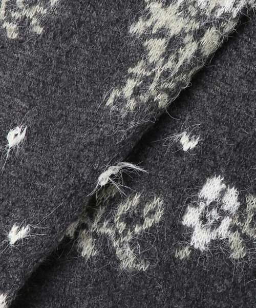 U by SPICK&SPAN(ユーバイスピックアンドスパン)の「フラワーモチーフフェザージャガードニット(ニット/セーター・レディース・チャコールグレー/ボルドー・FREE)」の13枚目の写真